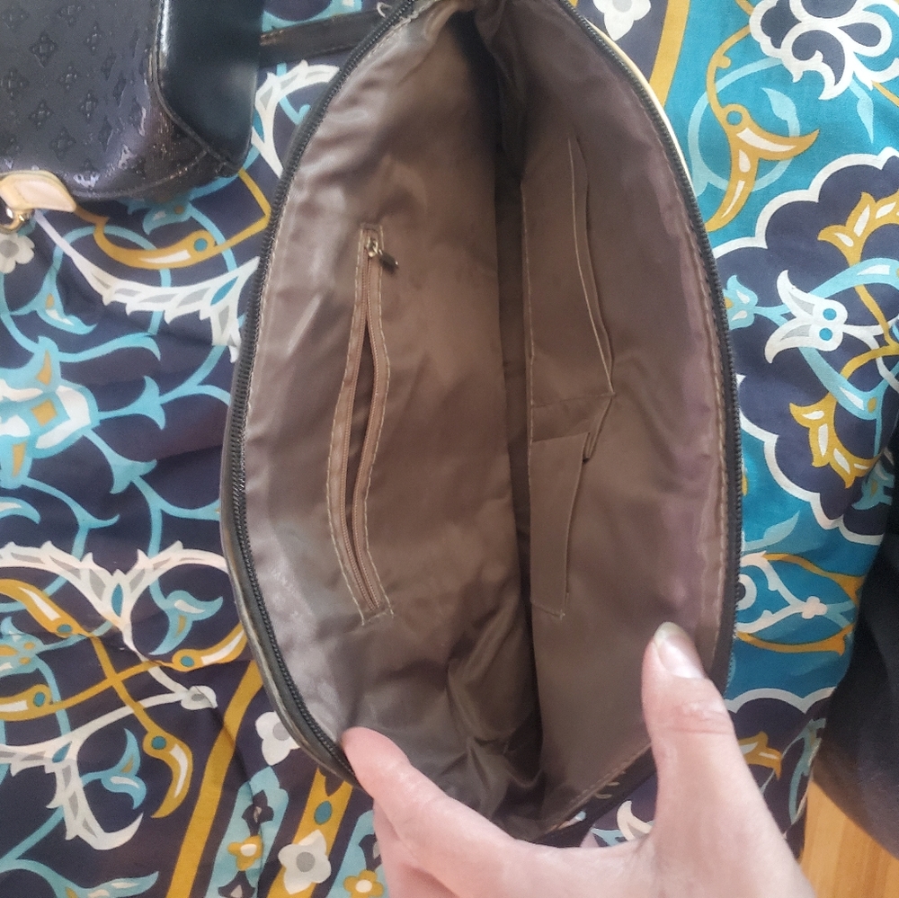 Used purses - Picture 3 of 4